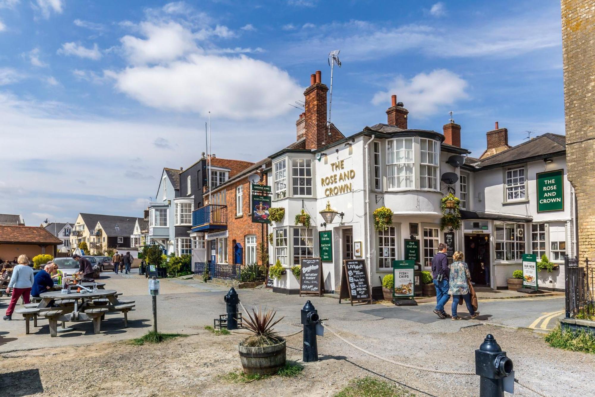 Queens Cottage, Wivenhoe Stylish, Plush, Cosy, Convenient & Quirky, 2X Double Bed Period Cottage Plus Patio - 9 Min Walk Train, 4 Min Walk High Street Pubs, Restaurants, Shops Esterno foto